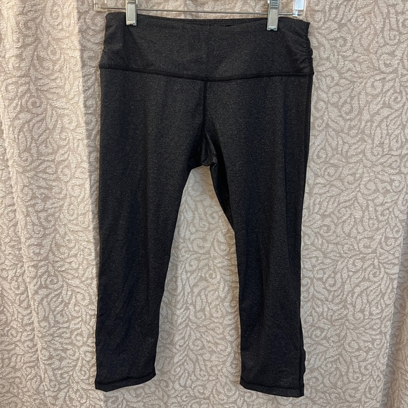 NWOT charcoal grey Lululemon Capri Leggings - Picture 1 of 3